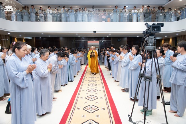Visiting and preaching a Dharma talk at Hoang Phap pagoda of Ven. Pomnyun Sunim and Sr Giac Le Hieu
