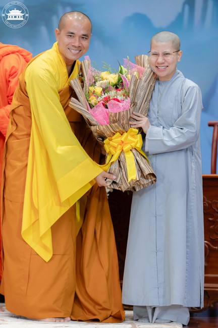 Visiting and preaching a Dharma talk at Hoang Phap pagoda of Ven. Pomnyun Sunim and Sr Giac Le Hieu