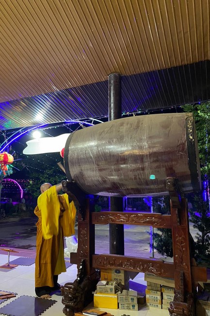 Repentance ceremony on Jan. 29th, Year of the Dragon at Suoi Phap Pagoda, Tay Ninh
