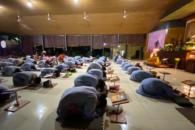 Repentance ceremony on Jan. 29th, Year of the Dragon at Suoi Phap Pagoda, Tay Ninh