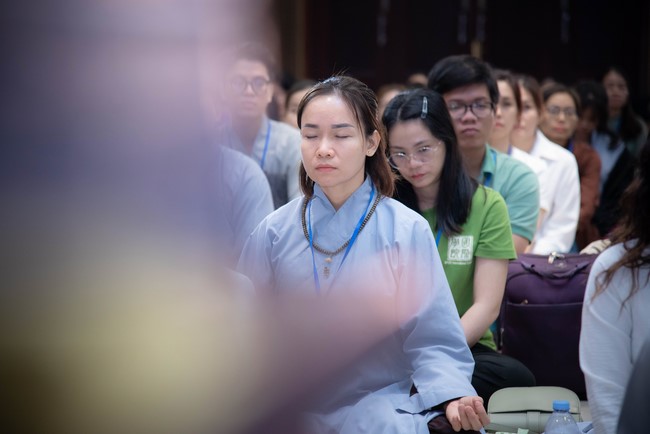 Khóa tu Một ngày sống thiền “Trọn vẹn nhận biết” cùng thầy Pháp Nhật