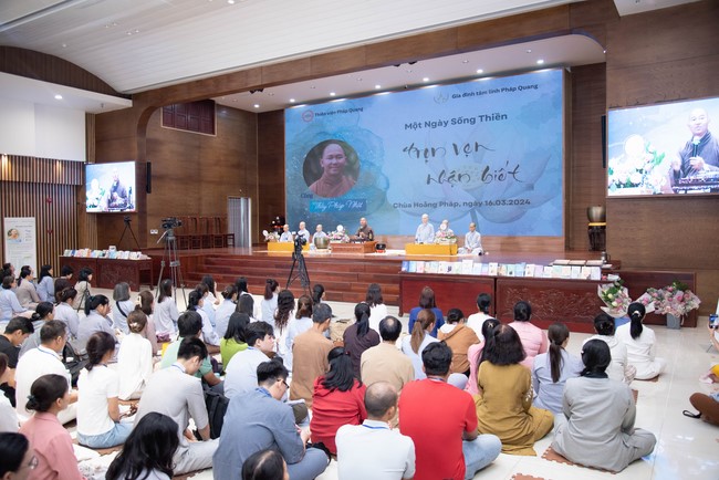 Khóa tu Một ngày sống thiền “Trọn vẹn nhận biết” cùng thầy Pháp Nhật