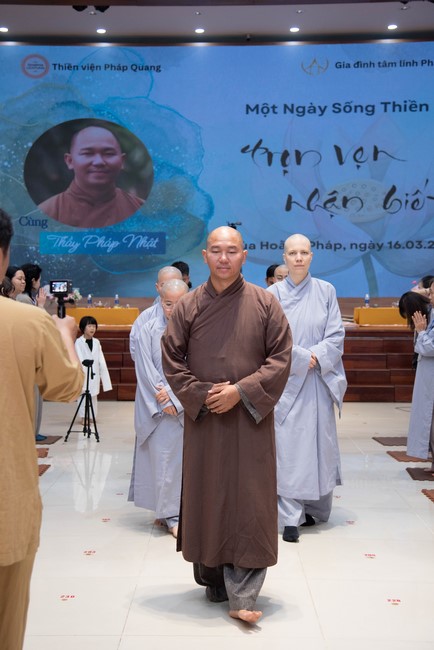 Khóa tu Một ngày sống thiền “Trọn vẹn nhận biết” cùng thầy Pháp Nhật