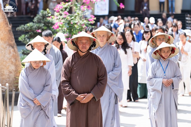Khóa tu Một ngày sống thiền “Trọn vẹn nhận biết” cùng thầy Pháp Nhật