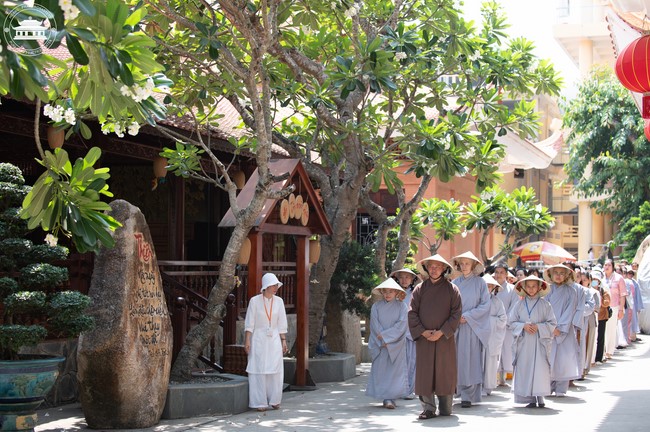 Khóa tu Một ngày sống thiền “Trọn vẹn nhận biết” cùng thầy Pháp Nhật