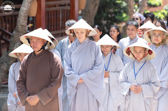 Khóa tu Một ngày sống thiền “Trọn vẹn nhận biết” cùng thầy Pháp Nhật