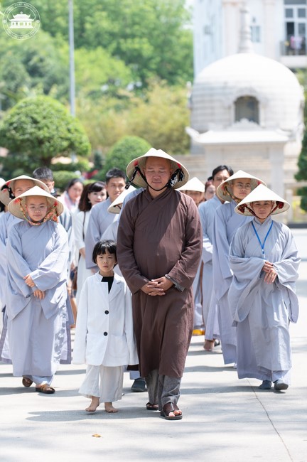 Khóa tu Một ngày sống thiền “Trọn vẹn nhận biết” cùng thầy Pháp Nhật