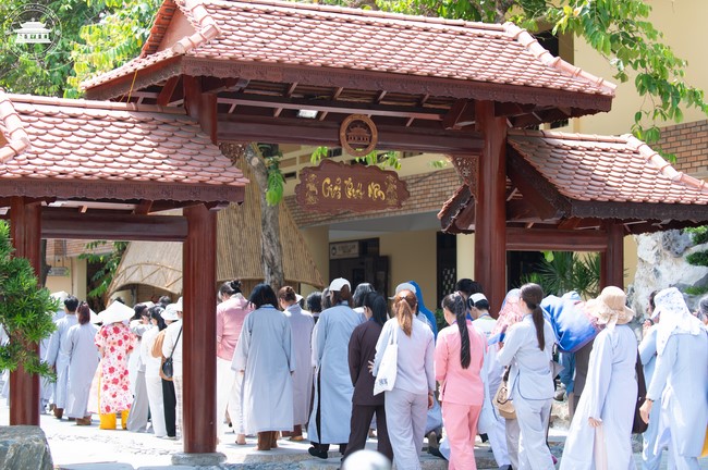 Khóa tu Một ngày sống thiền “Trọn vẹn nhận biết” cùng thầy Pháp Nhật