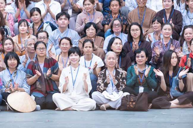 Khóa tu Một ngày sống thiền “Trọn vẹn nhận biết” cùng thầy Pháp Nhật