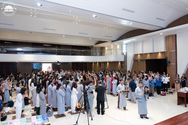 Khóa tu Một ngày sống thiền “Trọn vẹn nhận biết” cùng thầy Pháp Nhật