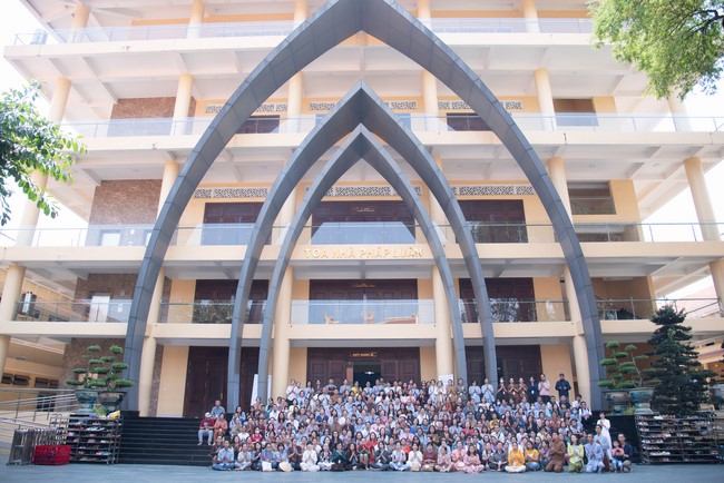 Khóa tu Một ngày sống thiền “Trọn vẹn nhận biết” cùng thầy Pháp Nhật