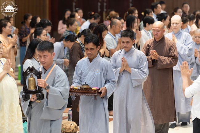 Khóa tu Một ngày sống thiền “Trọn vẹn nhận biết” cùng thầy Pháp Nhật