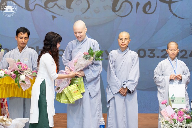 Khóa tu Một ngày sống thiền “Trọn vẹn nhận biết” cùng thầy Pháp Nhật