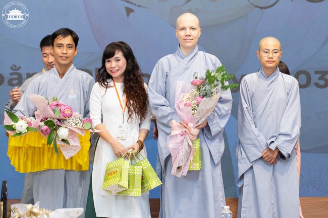 Khóa tu Một ngày sống thiền “Trọn vẹn nhận biết” cùng thầy Pháp Nhật