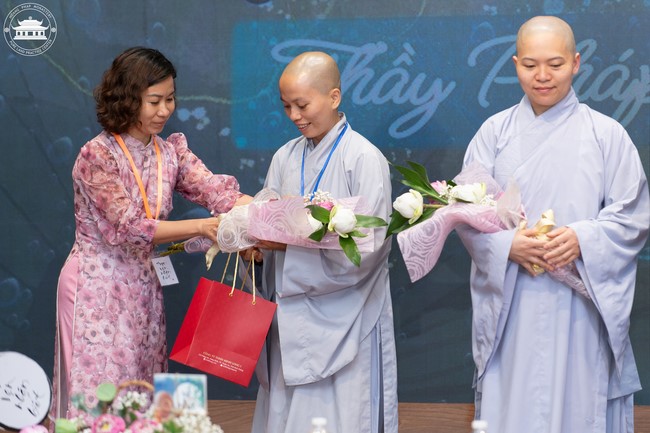 Khóa tu Một ngày sống thiền “Trọn vẹn nhận biết” cùng thầy Pháp Nhật