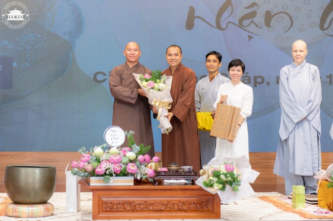 Khóa tu Một ngày sống thiền “Trọn vẹn nhận biết” cùng thầy Pháp Nhật