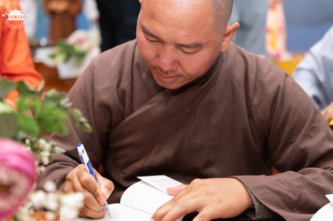 Khóa tu Một ngày sống thiền “Trọn vẹn nhận biết” cùng thầy Pháp Nhật