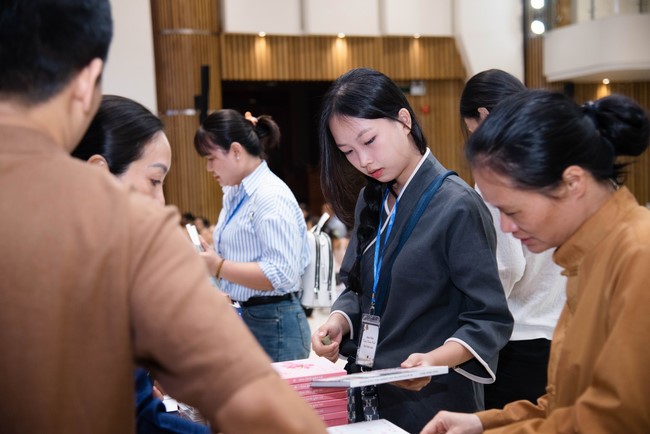 Khóa tu Một ngày sống thiền “Trọn vẹn nhận biết” cùng thầy Pháp Nhật