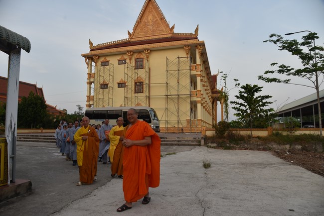 One-Day Retreat at Minh Chat ashram in Can Tho and offering to Khmer Theravada Buddhist University of the Charity Board.