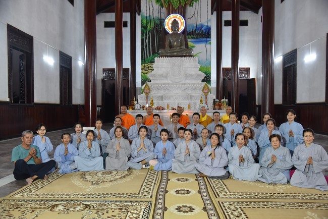 One-Day Retreat at Minh Chat ashram in Can Tho and offering to Khmer Theravada Buddhist University of the Charity Board.