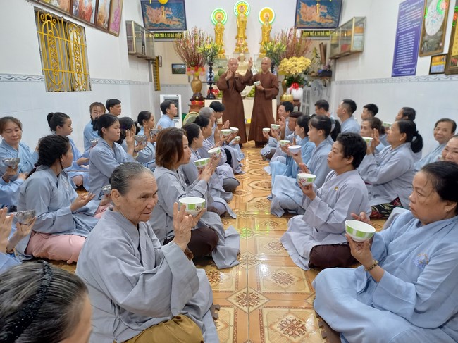 One-Day Retreat at Minh Chat ashram in Can Tho and offering to Khmer Theravada Buddhist University of the Charity Board.