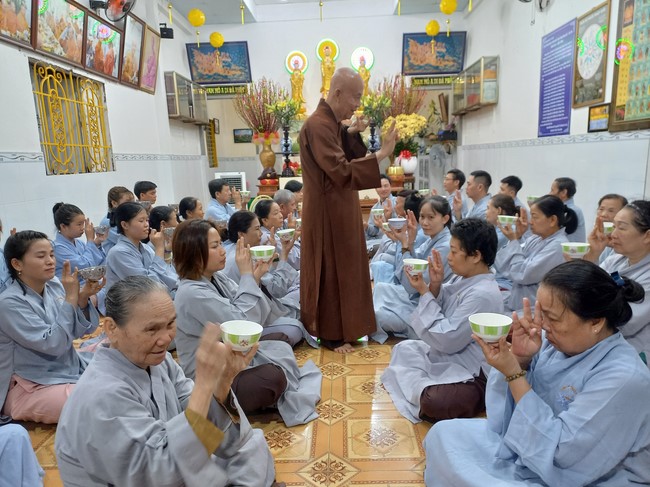 One-Day Retreat at Minh Chat ashram in Can Tho and offering to Khmer Theravada Buddhist University of the Charity Board.