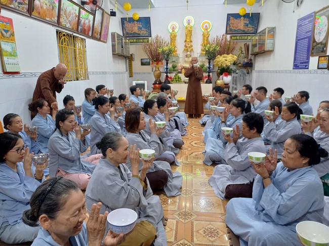 One-Day Retreat at Minh Chat ashram in Can Tho and offering to Khmer Theravada Buddhist University of the Charity Board.