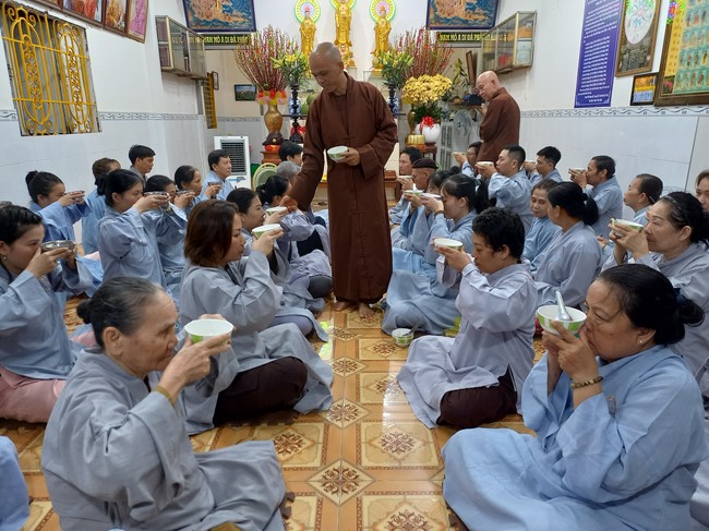 One-Day Retreat at Minh Chat ashram in Can Tho and offering to Khmer Theravada Buddhist University of the Charity Board.