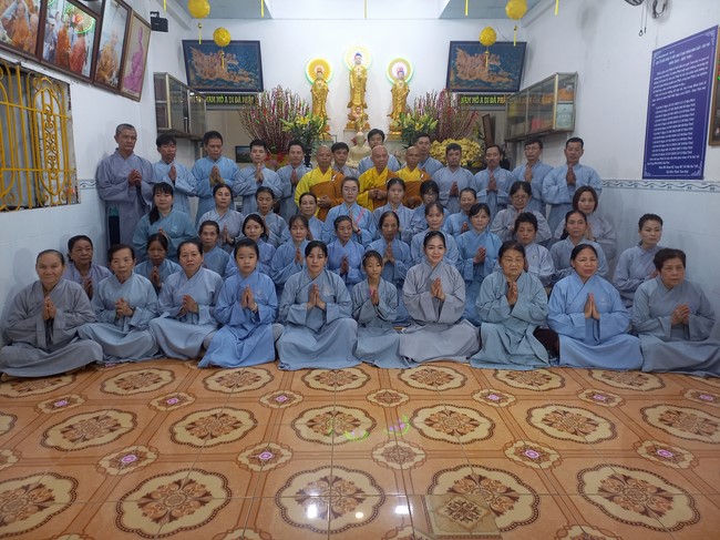One-Day Retreat at Minh Chat ashram in Can Tho and offering to Khmer Theravada Buddhist University of the Charity Board.