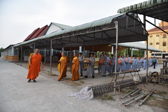 One-Day Retreat at Minh Chat ashram in Can Tho and offering to Khmer Theravada Buddhist University of the Charity Board.