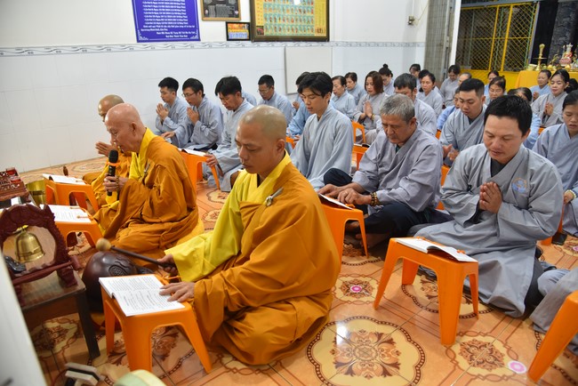 One-Day Retreat at Minh Chat ashram in Can Tho and offering to Khmer Theravada Buddhist University of the Charity Board.