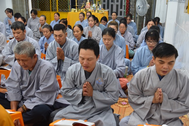 One-Day Retreat at Minh Chat ashram in Can Tho and offering to Khmer Theravada Buddhist University of the Charity Board.
