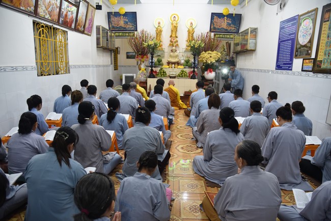 One-Day Retreat at Minh Chat ashram in Can Tho and offering to Khmer Theravada Buddhist University of the Charity Board.