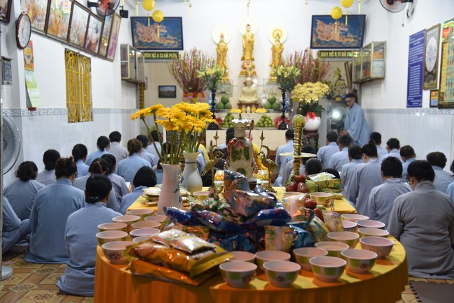 One-Day Retreat at Minh Chat ashram in Can Tho and offering to Khmer Theravada Buddhist University of the Charity Board.