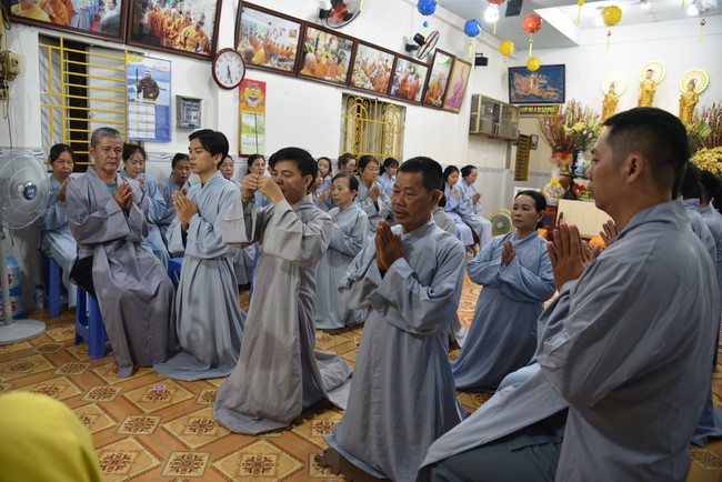 One-Day Retreat at Minh Chat ashram in Can Tho and offering to Khmer Theravada Buddhist University of the Charity Board.