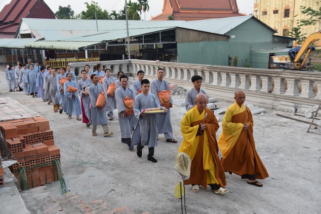 One-Day Retreat at Minh Chat ashram in Can Tho and offering to Khmer Theravada Buddhist University of the Charity Board.