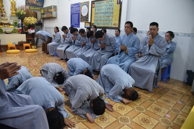 One-Day Retreat at Minh Chat ashram in Can Tho and offering to Khmer Theravada Buddhist University of the Charity Board.