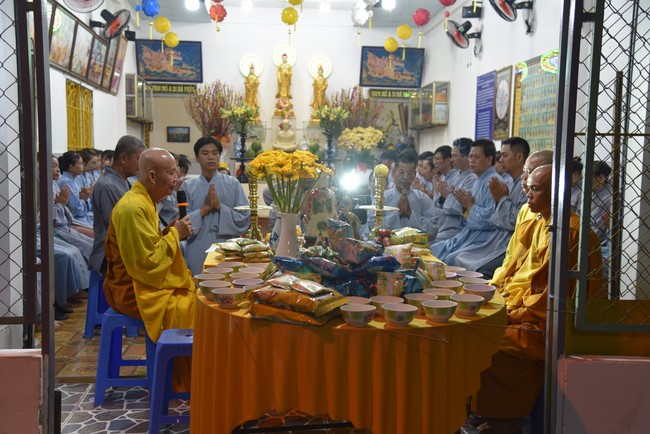 One-Day Retreat at Minh Chat ashram in Can Tho and offering to Khmer Theravada Buddhist University of the Charity Board.