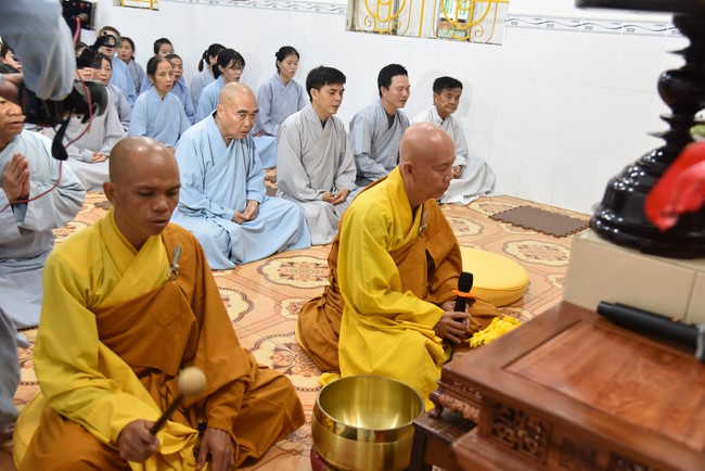 One-Day Retreat at Minh Chat ashram in Can Tho and offering to Khmer Theravada Buddhist University of the Charity Board.