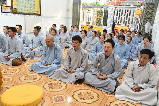 One-Day Retreat at Minh Chat ashram in Can Tho and offering to Khmer Theravada Buddhist University of the Charity Board.