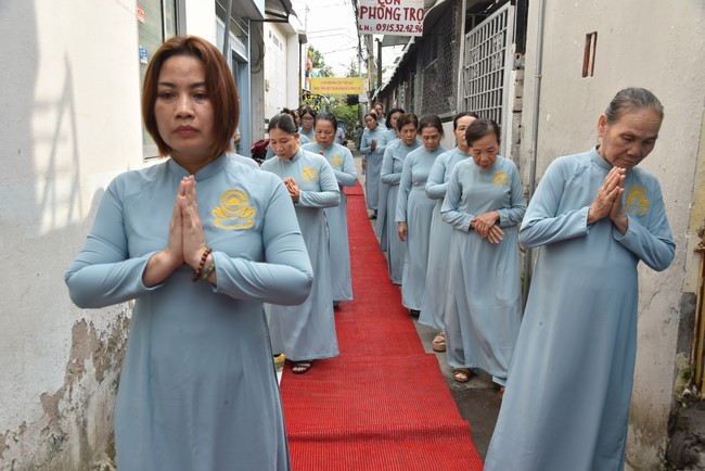 One-Day Retreat at Minh Chat ashram in Can Tho and offering to Khmer Theravada Buddhist University of the Charity Board.