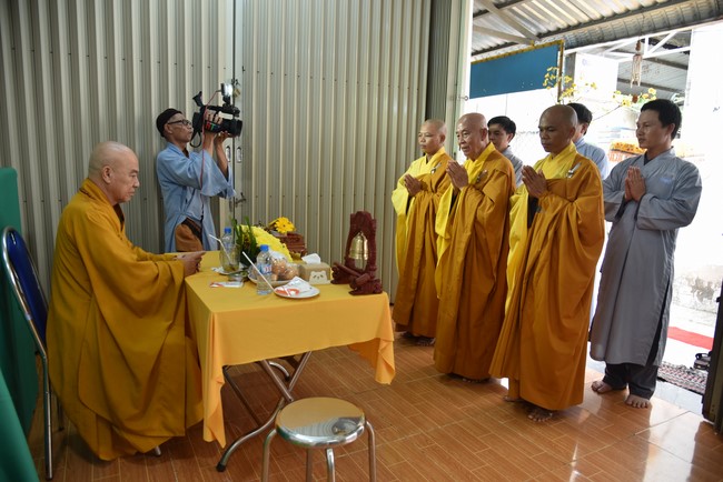 One-Day Retreat at Minh Chat ashram in Can Tho and offering to Khmer Theravada Buddhist University of the Charity Board.