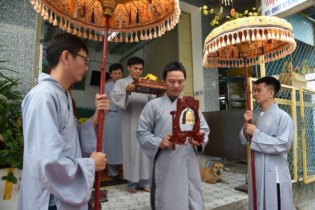 One-Day Retreat at Minh Chat ashram in Can Tho and offering to Khmer Theravada Buddhist University of the Charity Board.