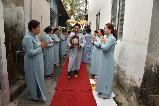 One-Day Retreat at Minh Chat ashram in Can Tho and offering to Khmer Theravada Buddhist University of the Charity Board.