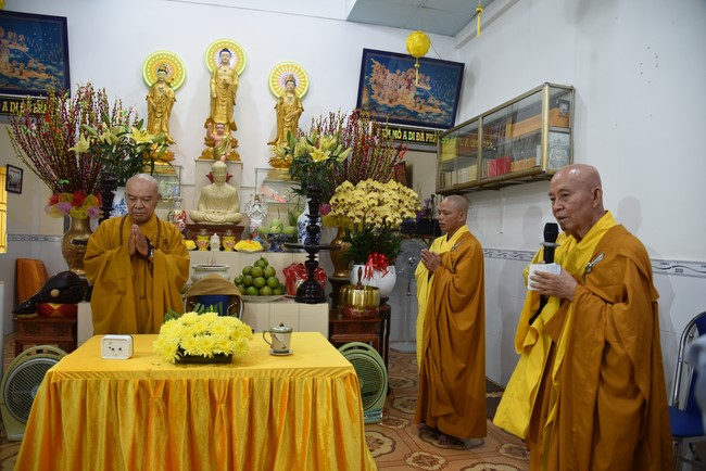 One-Day Retreat at Minh Chat ashram in Can Tho and offering to Khmer Theravada Buddhist University of the Charity Board.