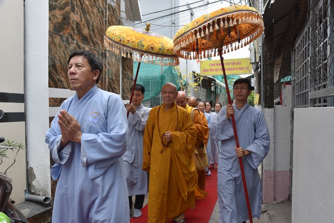 One-Day Retreat at Minh Chat ashram in Can Tho and offering to Khmer Theravada Buddhist University of the Charity Board.