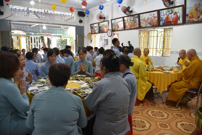 One-Day Retreat at Minh Chat ashram in Can Tho and offering to Khmer Theravada Buddhist University of the Charity Board.