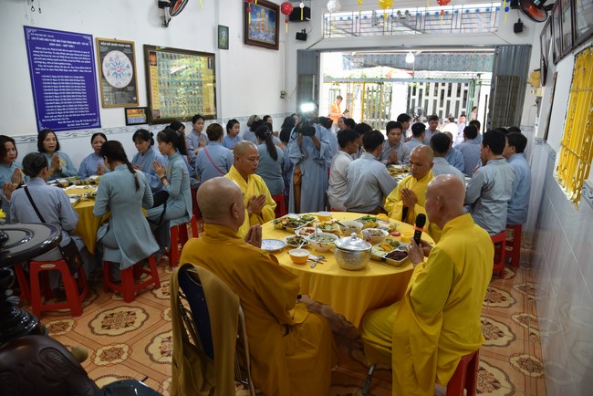 One-Day Retreat at Minh Chat ashram in Can Tho and offering to Khmer Theravada Buddhist University of the Charity Board.