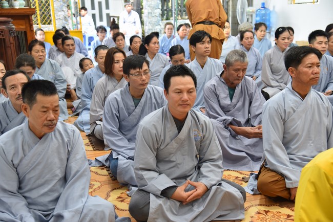 One-Day Retreat at Minh Chat ashram in Can Tho and offering to Khmer Theravada Buddhist University of the Charity Board.