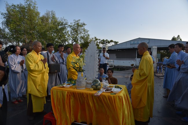 One-Day Retreat at Minh Chat ashram in Can Tho and offering to Khmer Theravada Buddhist University of the Charity Board.